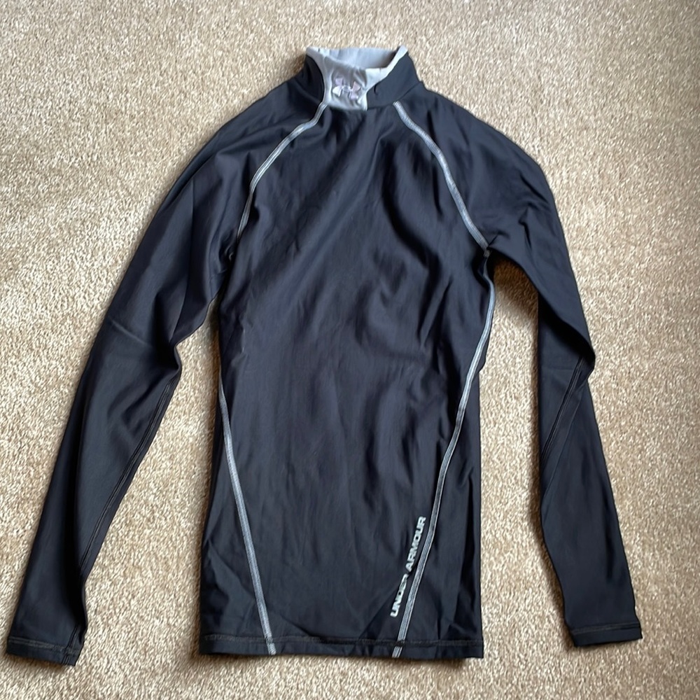 Under armor cold gear long sleeve, mock neck shirt, size small